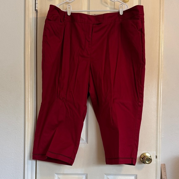 Venezia Women's Vibrant Red Capris - Picture 1 of 6